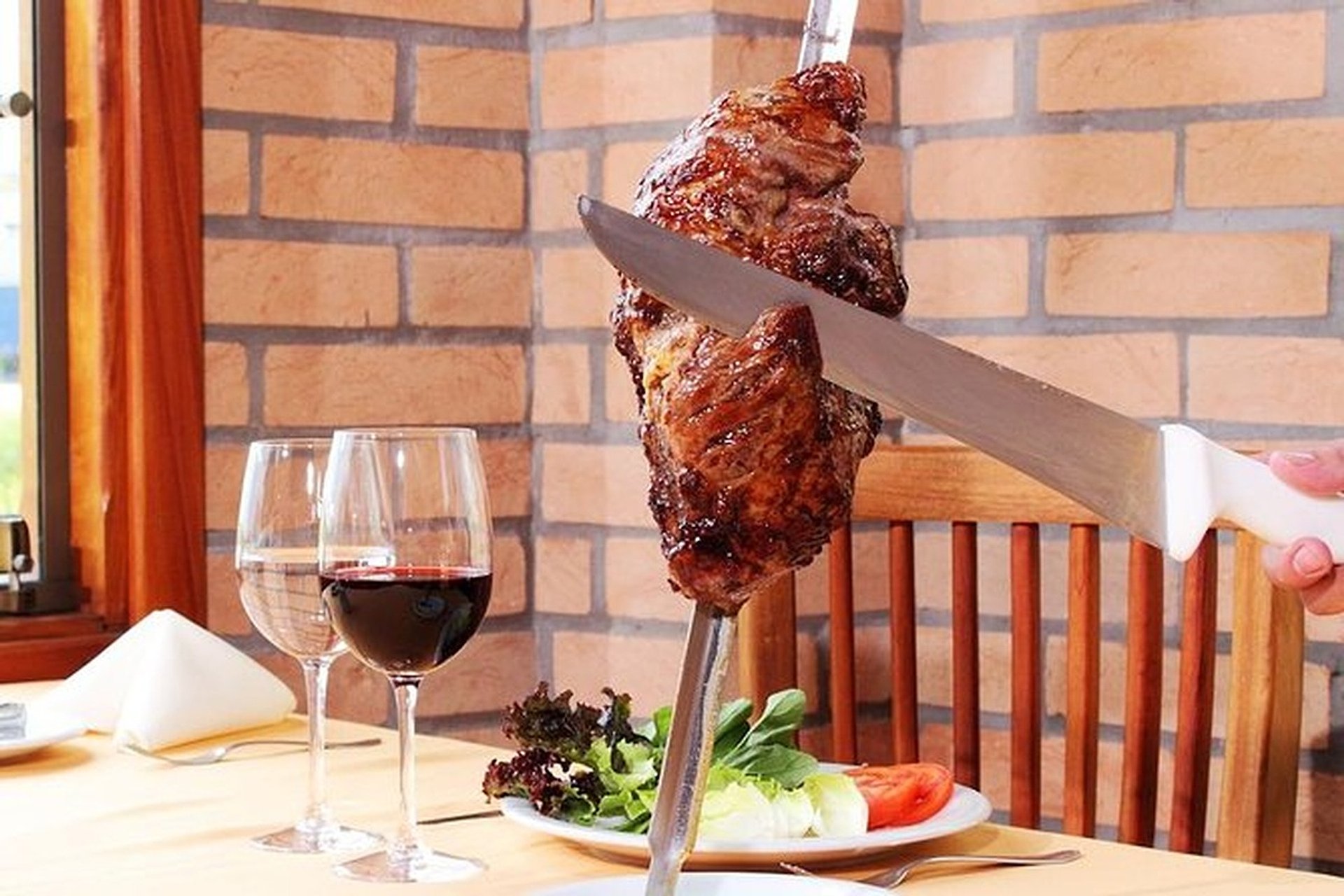 Barbacoa brasileña y vino: cena guiada - Imagen 1