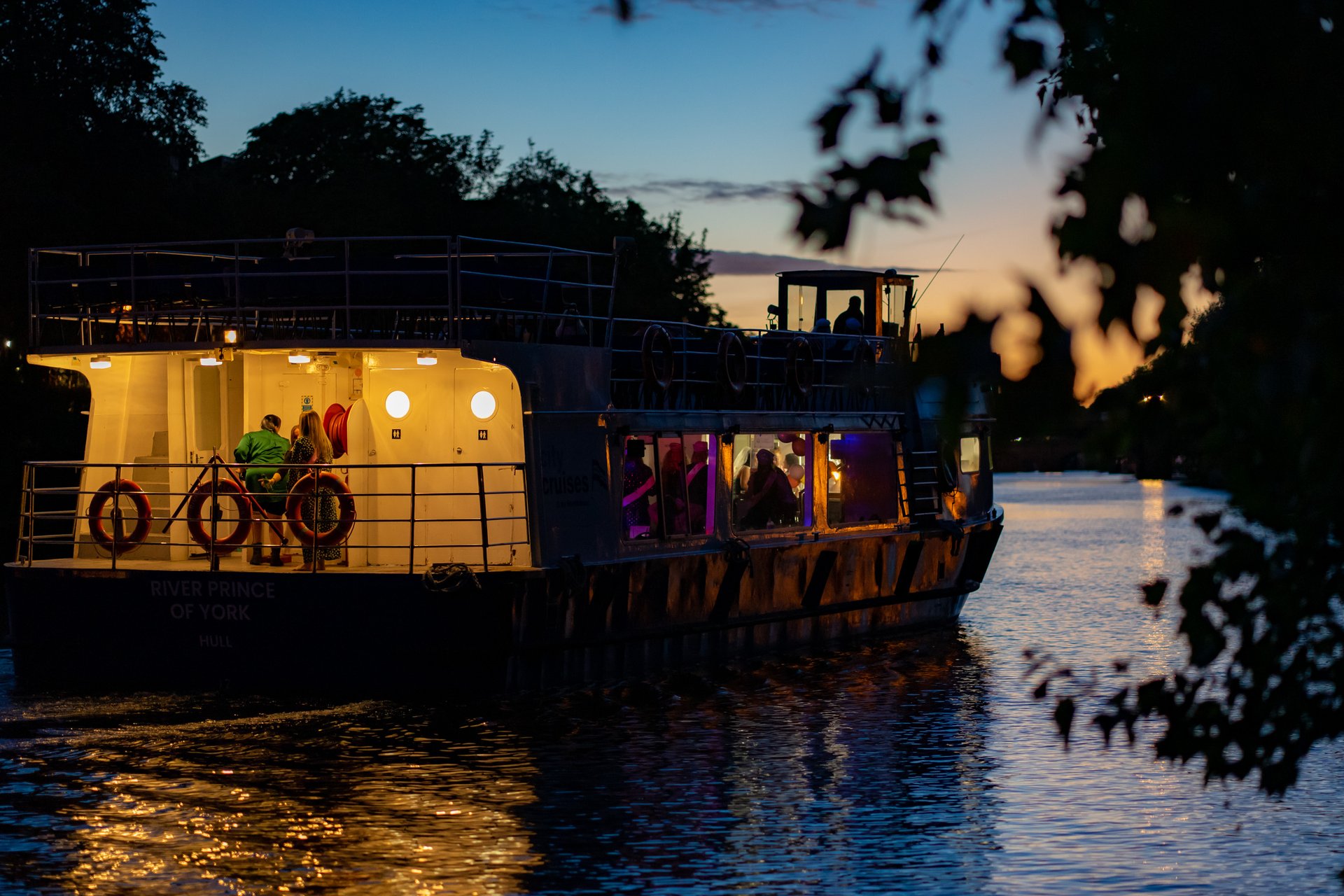 Noches de fiesta en York a flote - Imagen 1