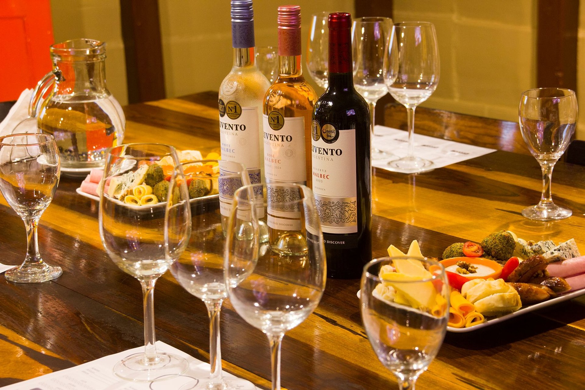 Degustación de vinos con tapeo en Caminito - Imagen 1