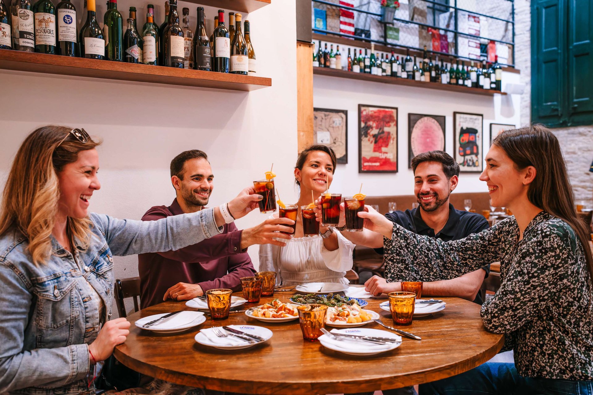 Tapas, paseo a pie y flamenco en Sevilla - Imagen 1