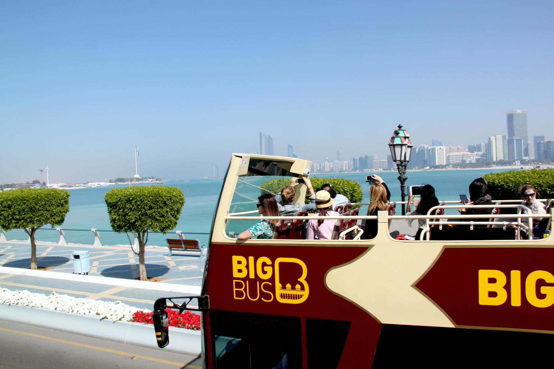 Big Bus Abu Dabi: hop-on hop-off 72 horas - Imagen 1