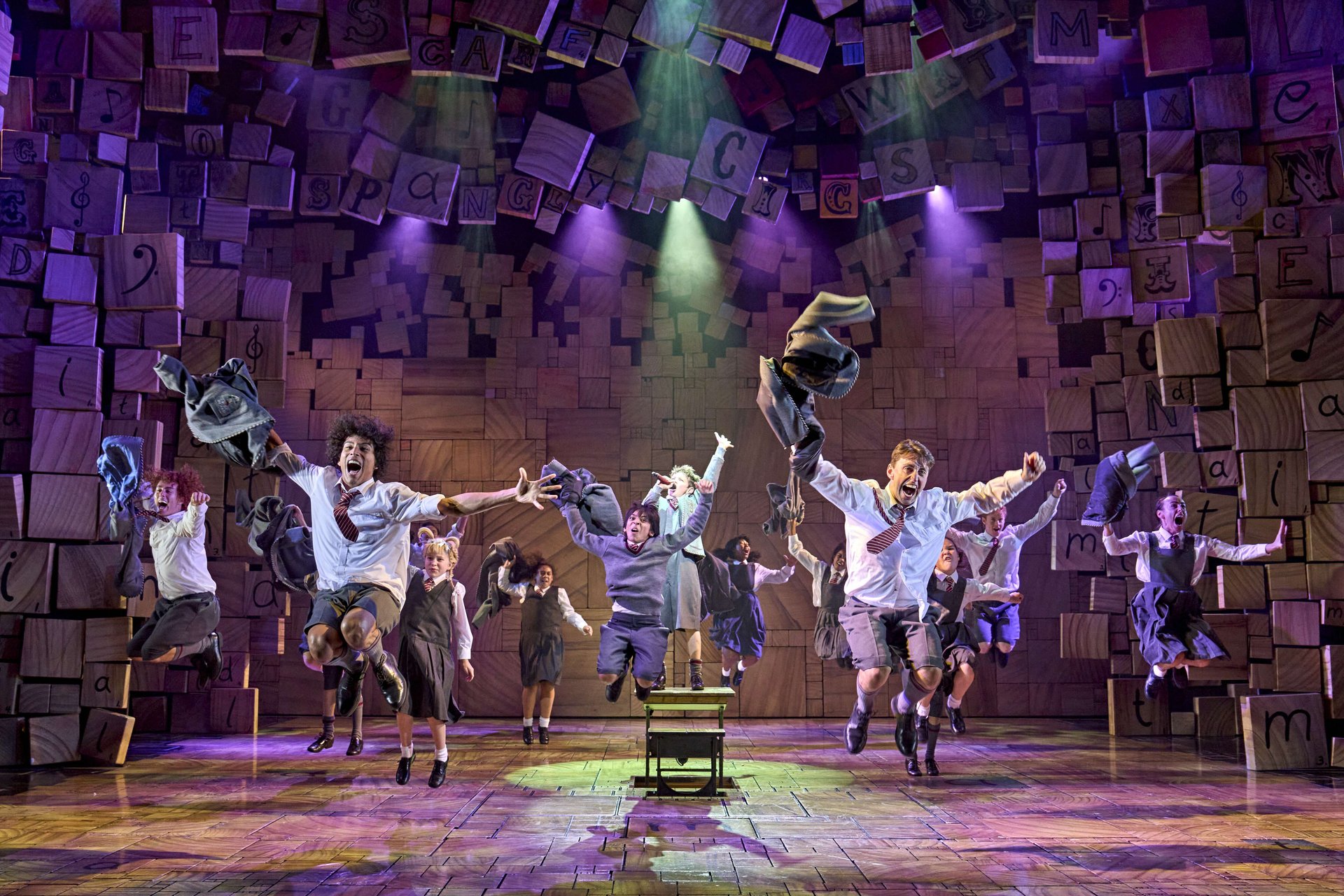 Matilda el musical con comida y bebida - Imagen 1