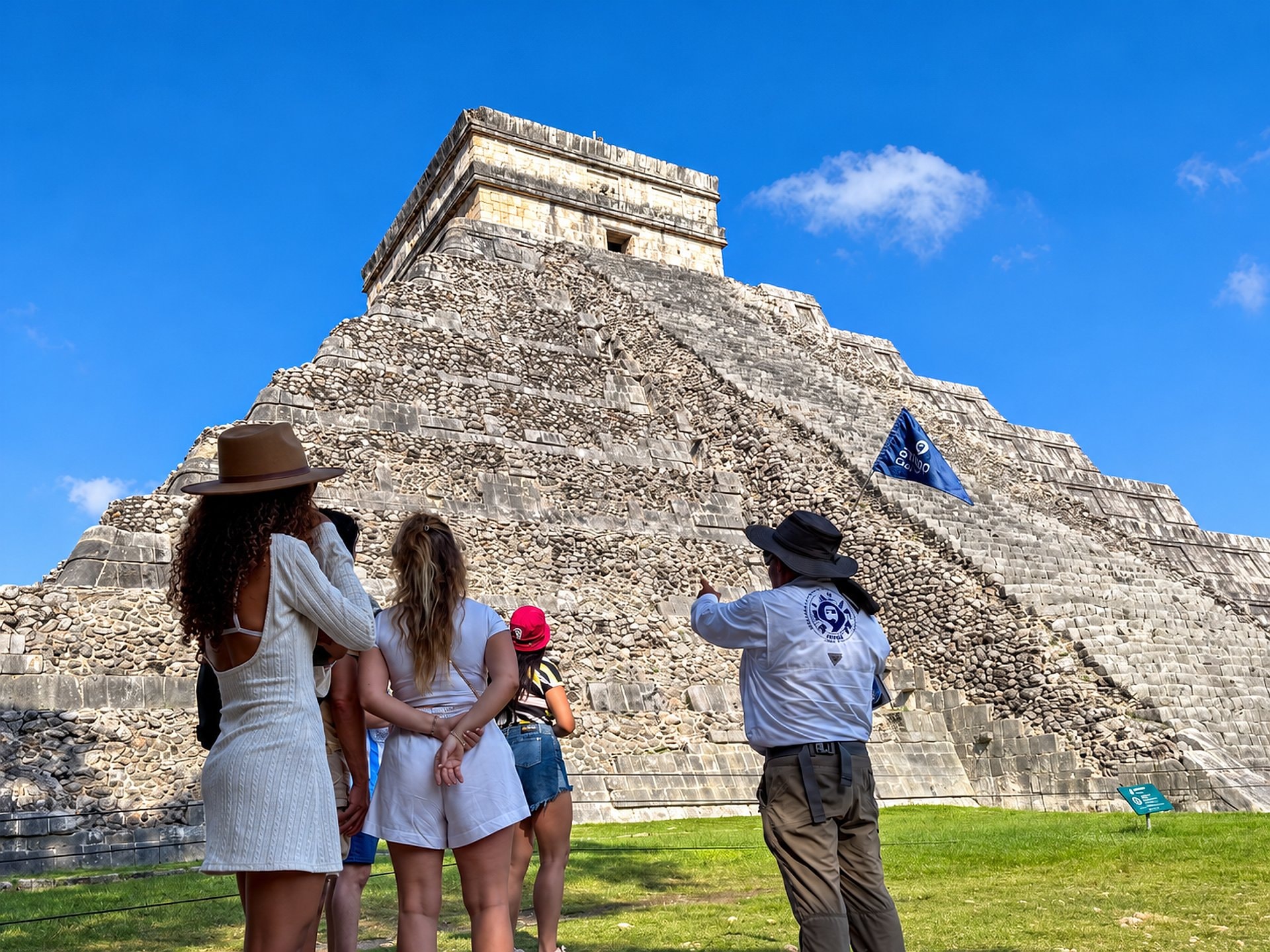Chichén Itzá con guía profesional - Imagen 1