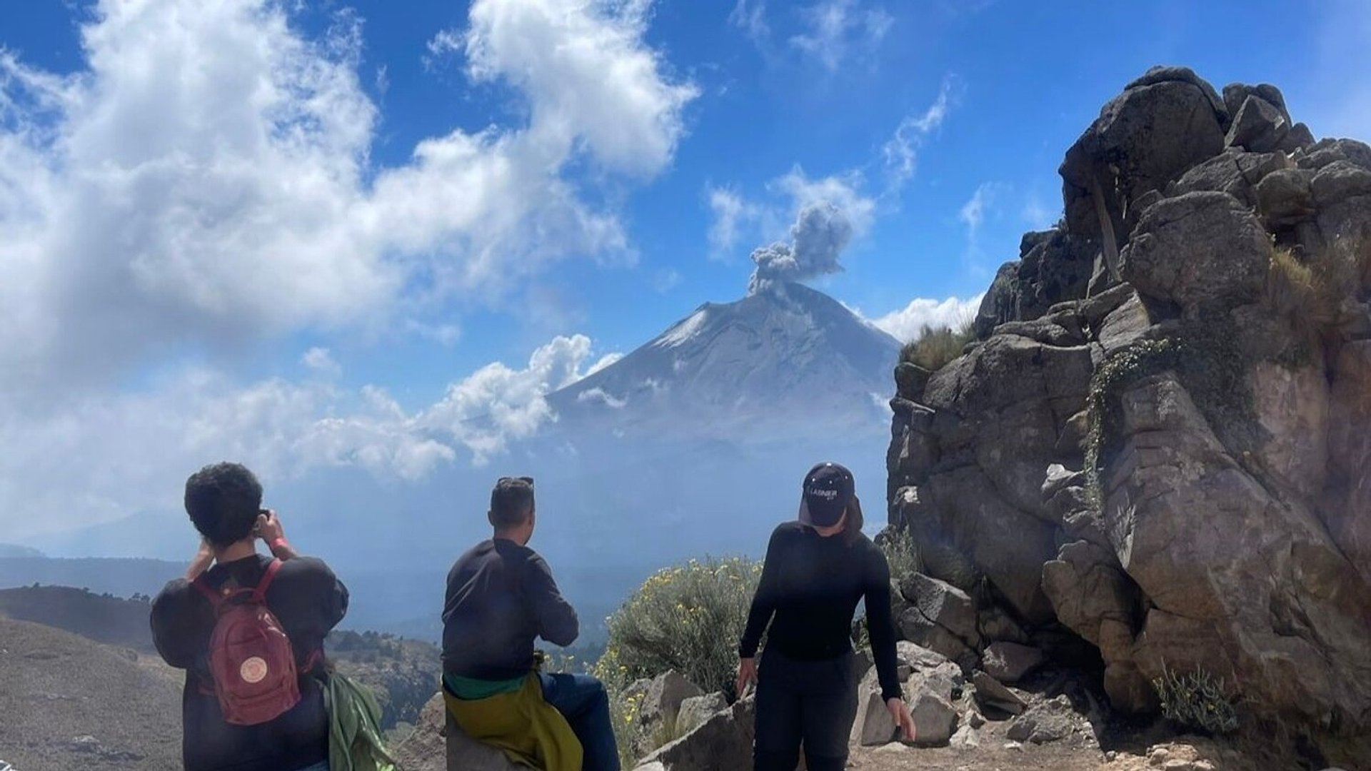 Excursión de senderismo a los volcanes - Imagen 1
