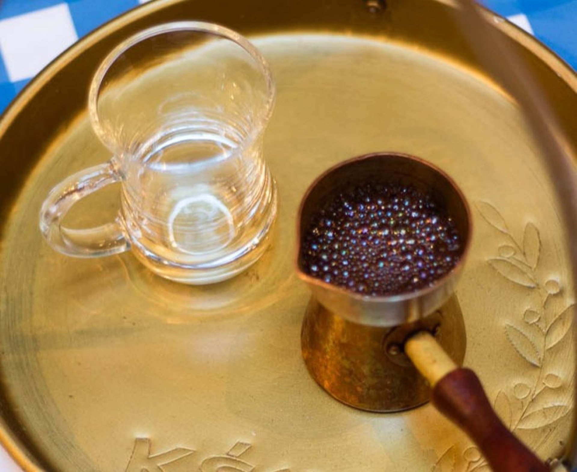 Kefi Estiatorio: Cena Griega Tradicional - Imagen 1