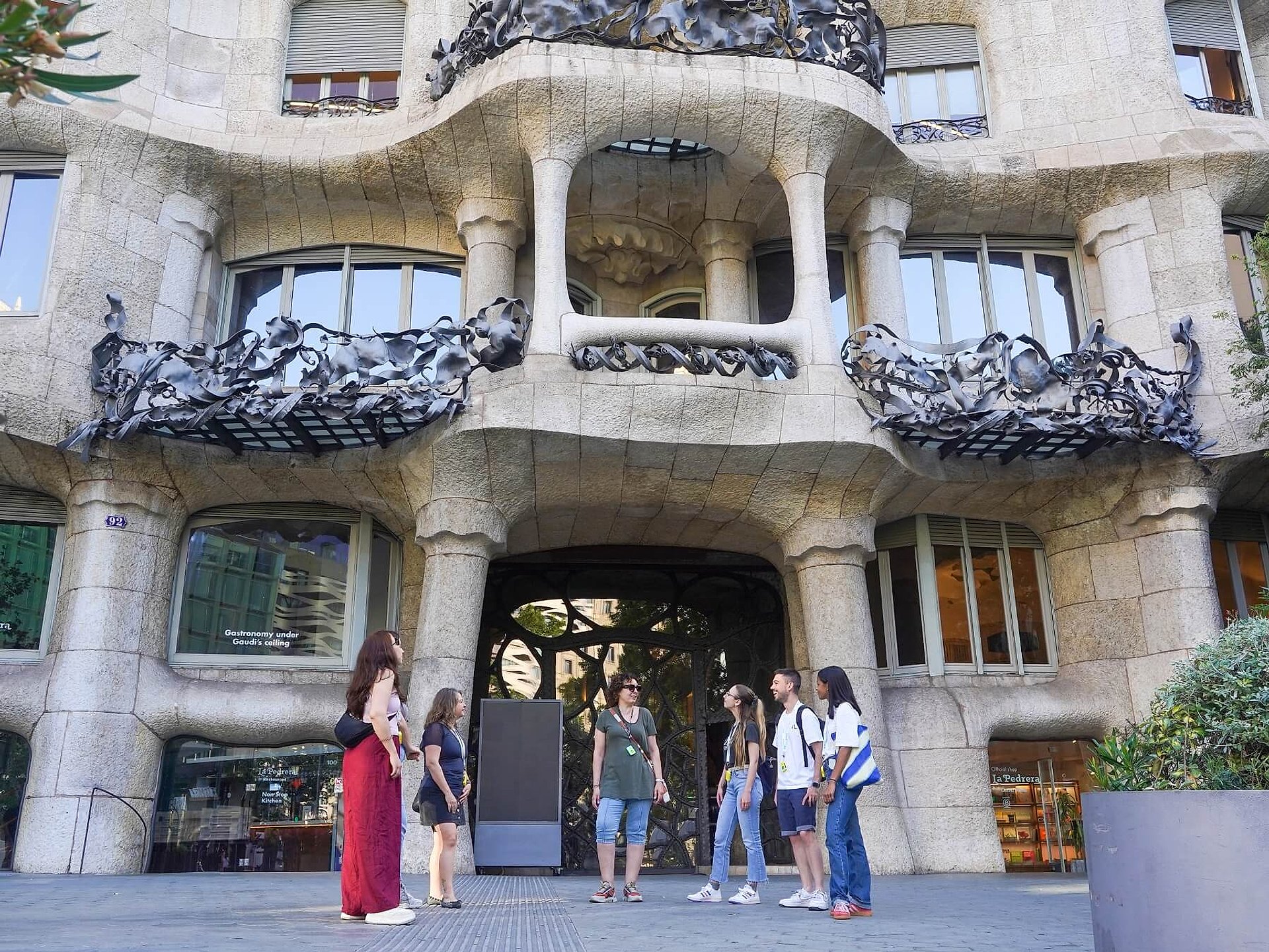 Casa Milà - Visita guiada rápida - Imagen 1