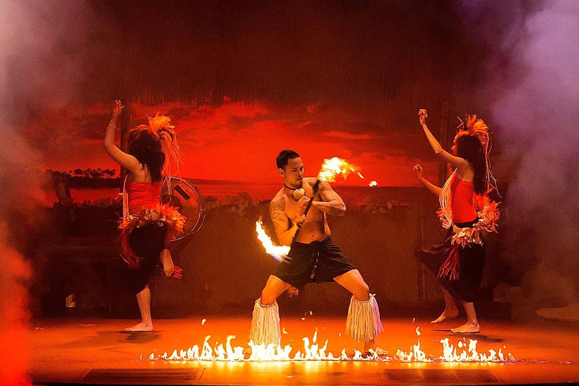 Luau polinesio de fuego con cena show - Imagen 1