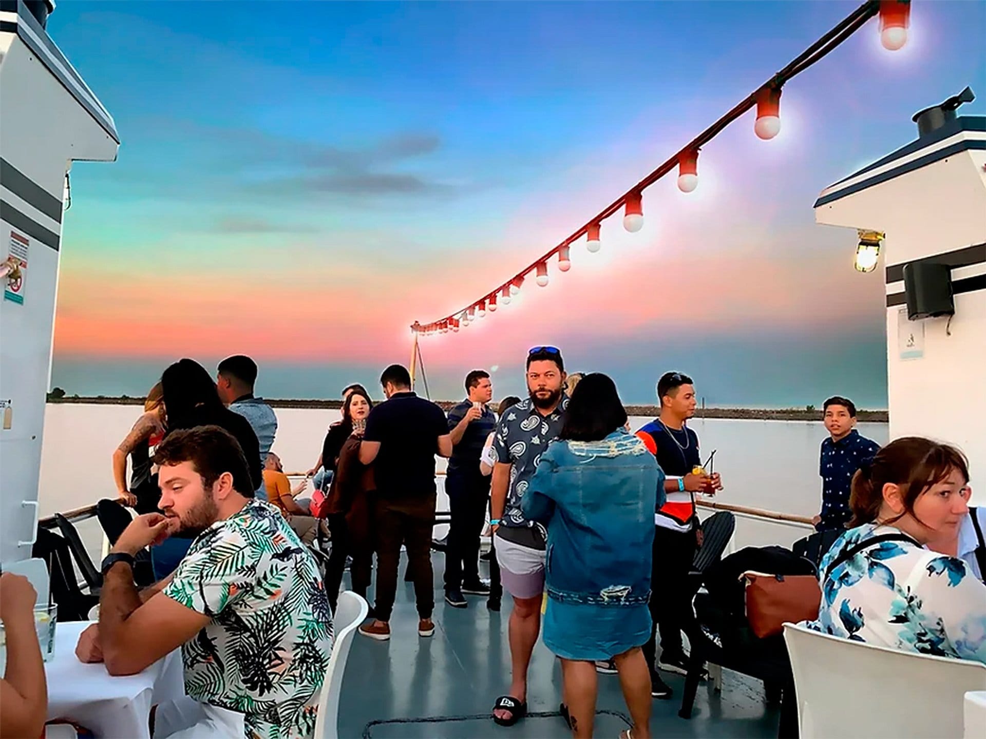Atardecer en el Río de la Plata con open bar