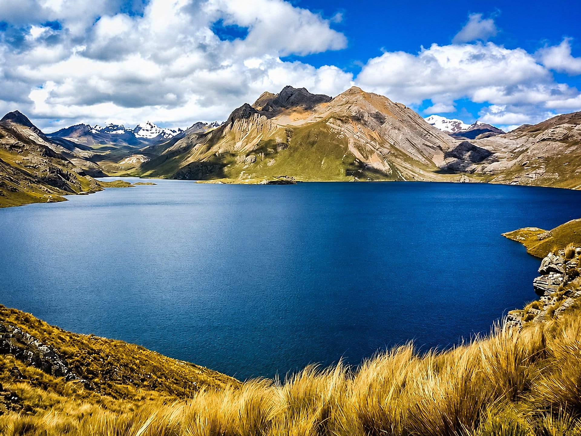 Marcapomacocha - Ruta a orillas del lago