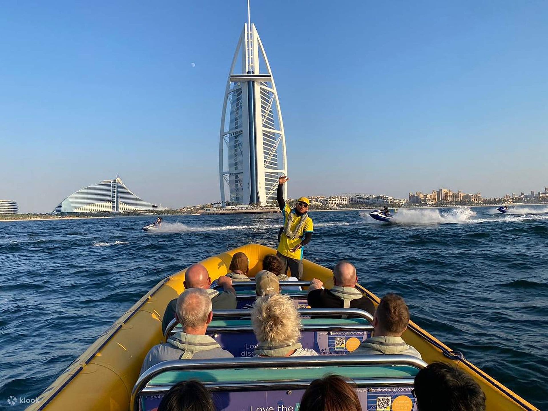 Barco amarillo en Dubái: 60 minutos