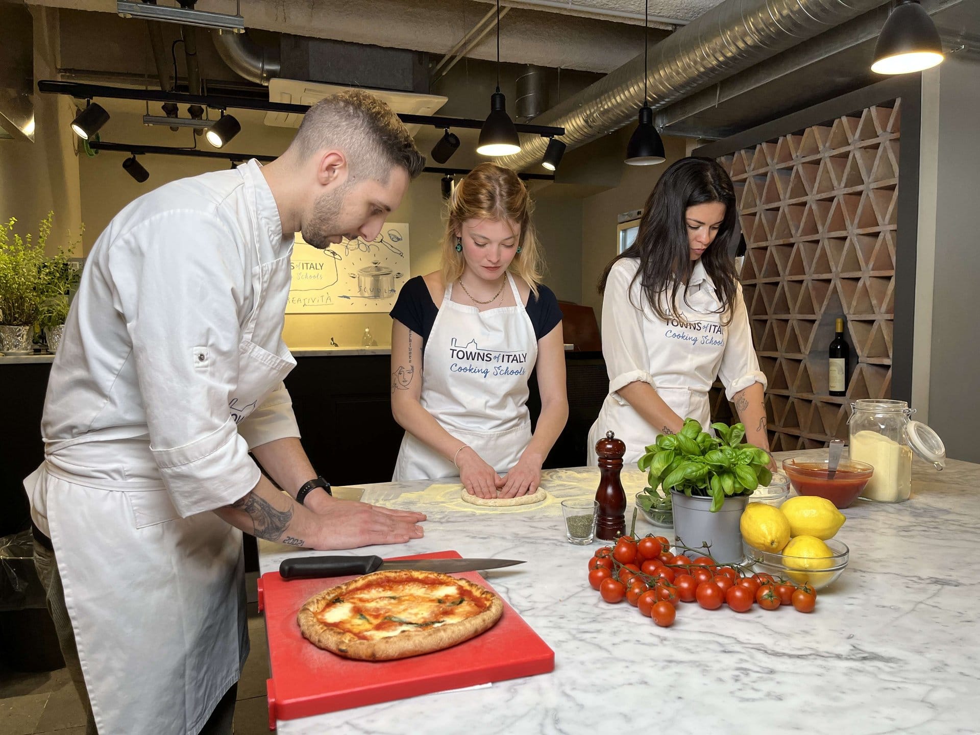 Clase de helado y pizza en el centro