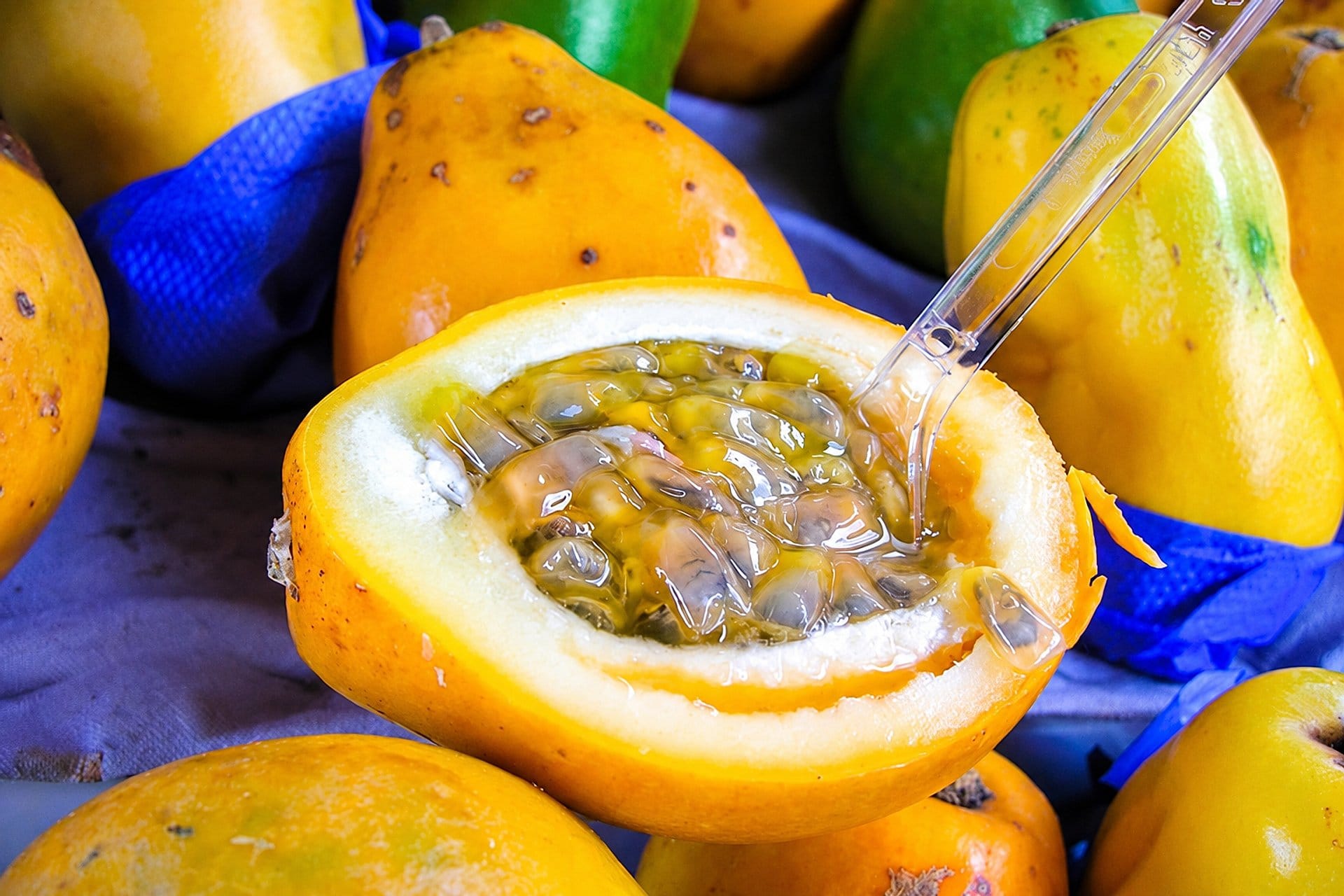 Frutas de Brasil en el mercado de Salvador