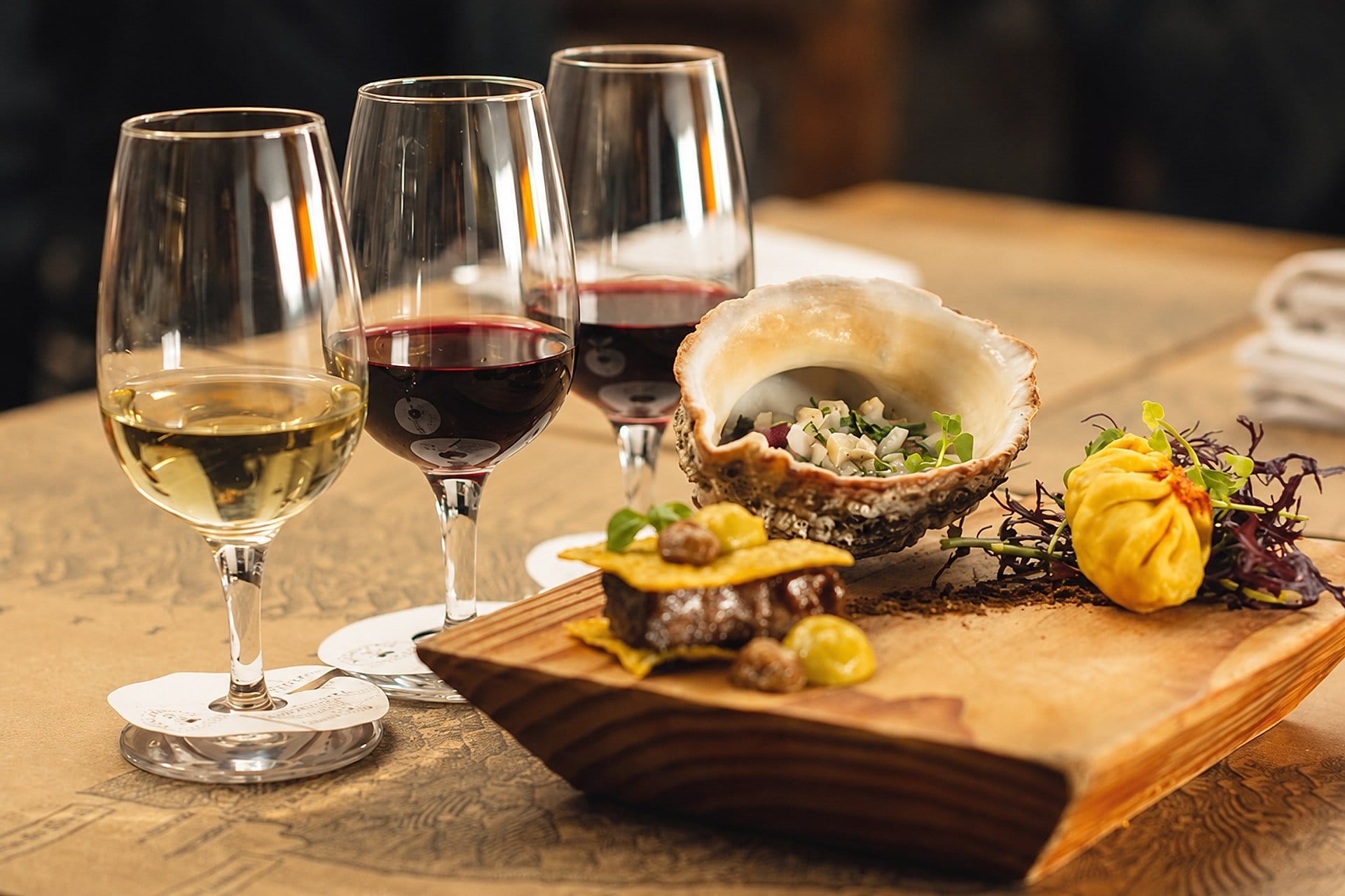 Lastarria: vino, comida e historia