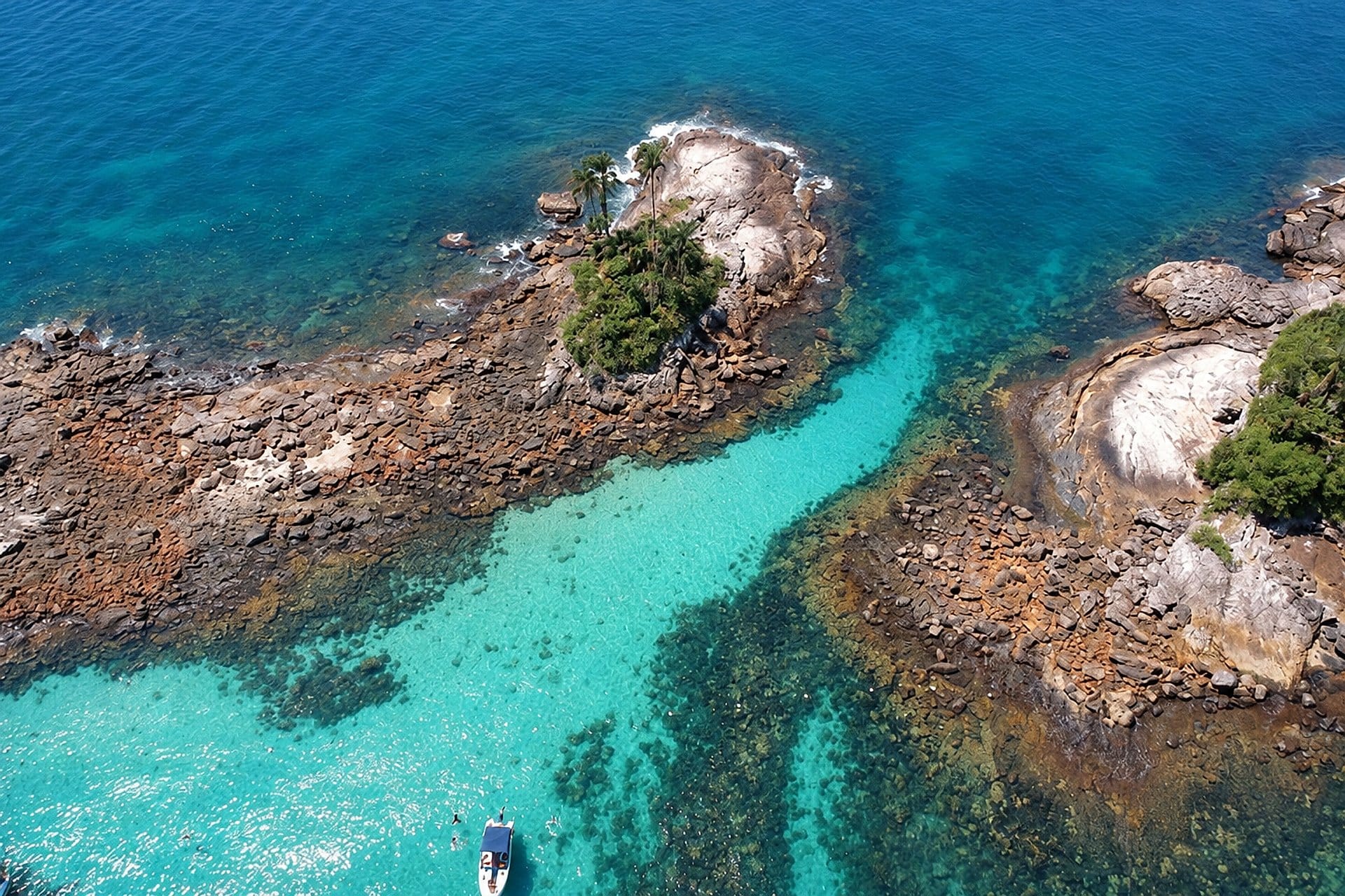 Angra dos Reis: lancha Ilhas Paradisíacas