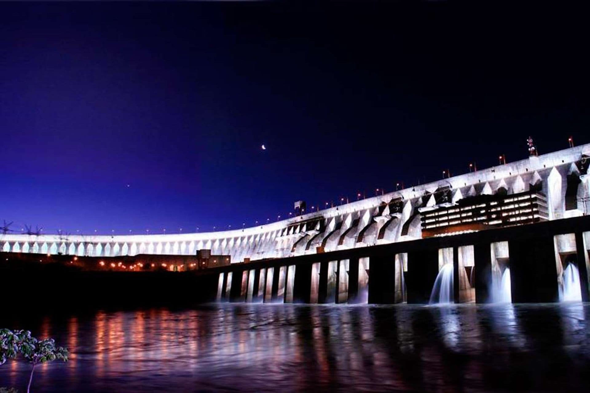 Tour Nocturno por Itaipú